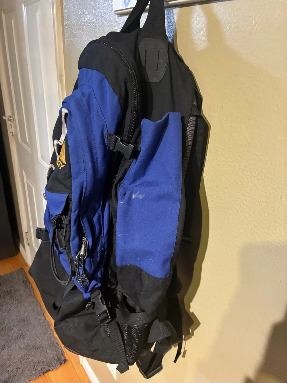 Kelty Redwing 2400 Backpack in Blue and Black